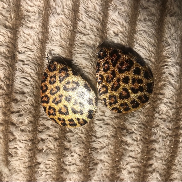Cheetah print earrings - Picture 2 of 2
